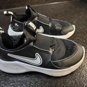 Nike Flexrunner 3 Grade School Black White US 2.5Y